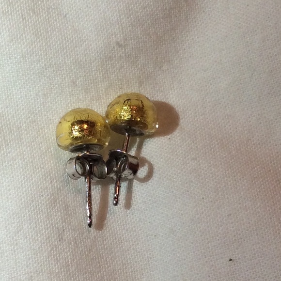 Cute tiny glass button earrings - Picture 3 of 3